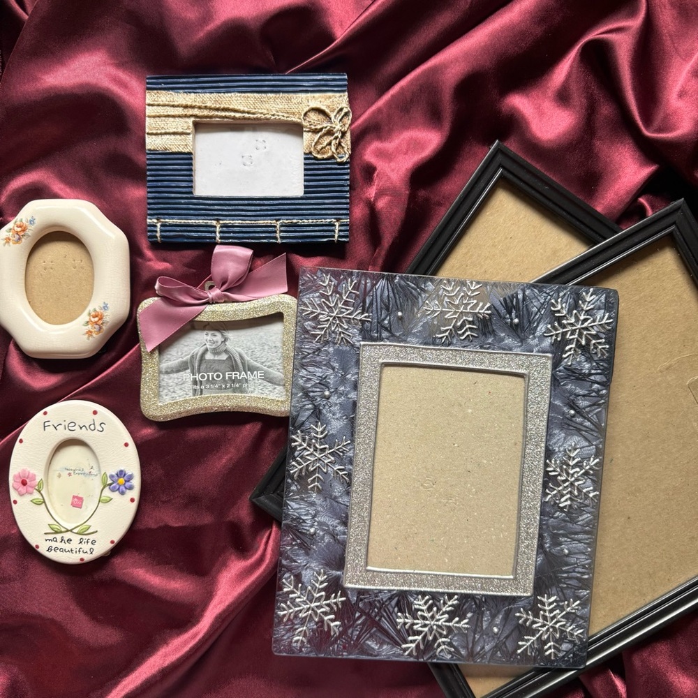 Bundle of 7 picture frames